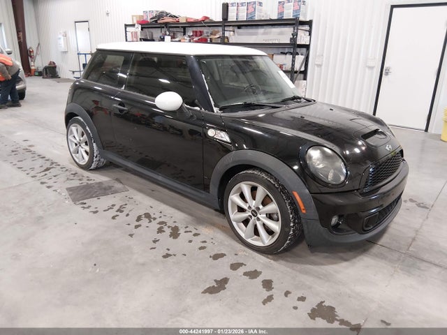 2011 MINI COOPER S WMWSV3C5XBTY25125 Photo 0
