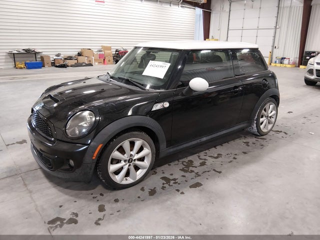 2011 MINI COOPER S WMWSV3C5XBTY25125 Photo 1