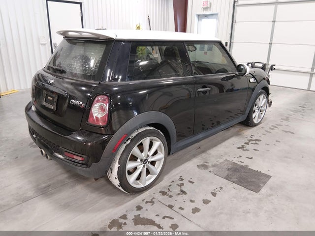 2011 MINI COOPER S WMWSV3C5XBTY25125 Photo 3