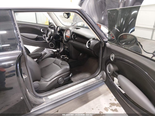 2011 MINI COOPER S WMWSV3C5XBTY25125 Photo 4