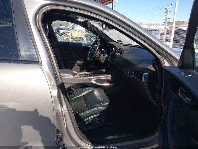 2018 JAGUAR F-PACE SADCL2GX1JA285519 Photo 4