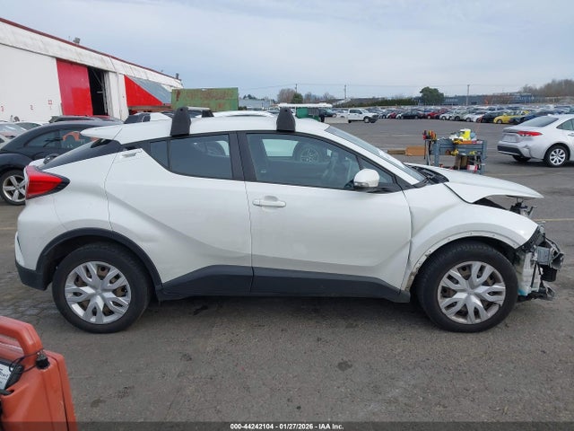 NMTKHMBX9MR132971 Toyota C-HR LE