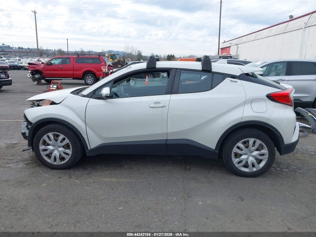 NMTKHMBX9MR132971 Toyota C-HR LE