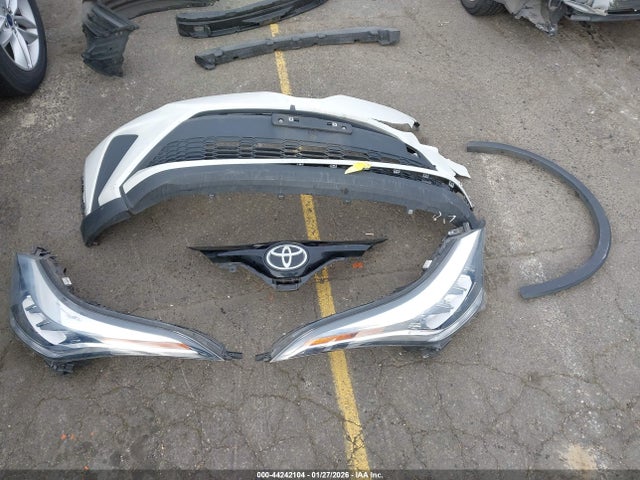 NMTKHMBX9MR132971 Toyota C-HR LE
