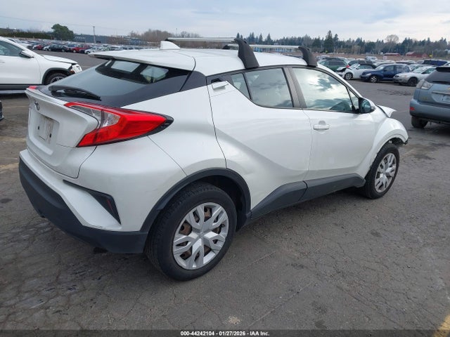 NMTKHMBX9MR132971 Toyota C-HR LE