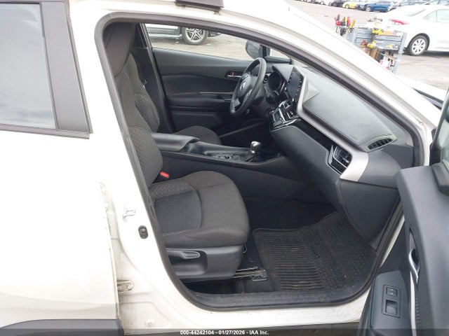 NMTKHMBX9MR132971 Toyota C-HR LE
