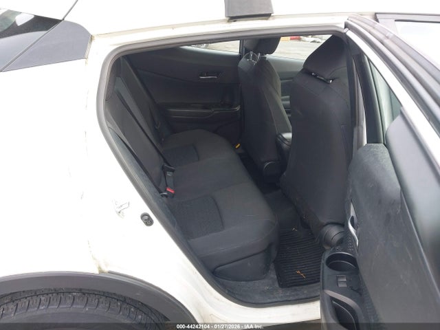 NMTKHMBX9MR132971 Toyota C-HR LE