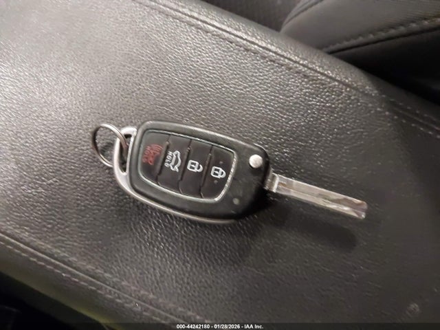 44242180 :رقم المزاد ، 5NPE24AF4KH760111 vin ، 2019 Hyundai Sonata Se مزاد بيع