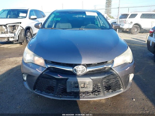 4T1BF1FK4FU904727 Toyota CAMRY SE
