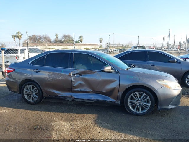 4T1BF1FK4FU904727 Toyota CAMRY SE