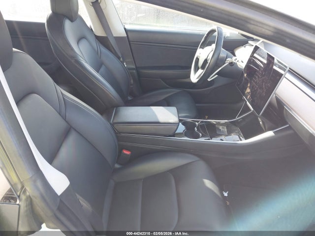 2018 TESLA MODEL 3 5YJ3E1EAXJF126472 Photo 4