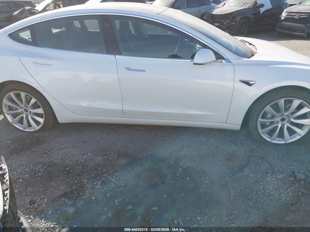 2018 TESLA MODEL 3 5YJ3E1EAXJF126472 Photo 5