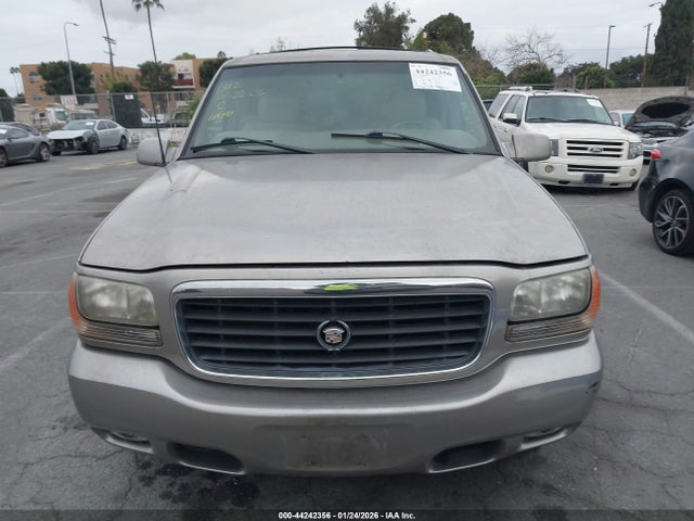 44242356 :رقم المزاد ، 1GYEK13R6YR116921 vin ، 2000 Cadillac Escalade Standard مزاد بيع