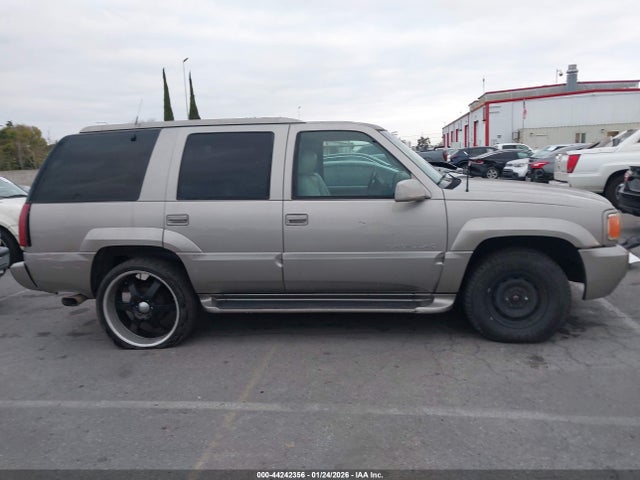 44242356 :رقم المزاد ، 1GYEK13R6YR116921 vin ، 2000 Cadillac Escalade Standard مزاد بيع