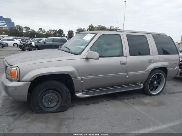 44242356 :رقم المزاد ، 1GYEK13R6YR116921 vin ، 2000 Cadillac Escalade Standard مزاد بيع
