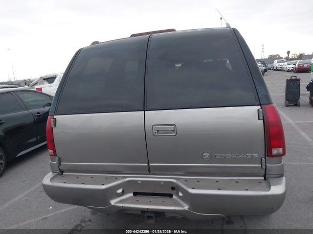 44242356 :رقم المزاد ، 1GYEK13R6YR116921 vin ، 2000 Cadillac Escalade Standard مزاد بيع