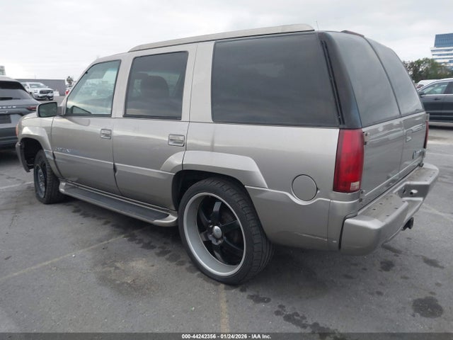 2000 CADILLAC ESCALADE 1GYEK13R6YR116921 Photo 2
