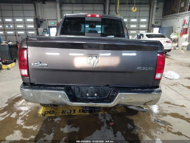 1C6RR7LG9HS527637 RAM 1500 Big Horn 4x4 5&#039;7 Box