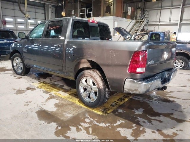 2017 RAM 1500 1C6RR7LG9HS527637 Photo 2