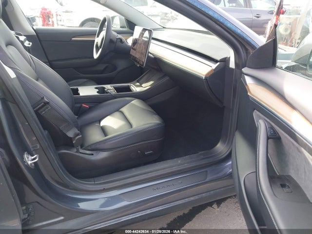 44242634 :رقم المزاد ، 5YJ3E1EA0MF031858 vin ، 2021 Tesla Model 3 Standard Range Plus Rear-wheel Drive مزاد بيع