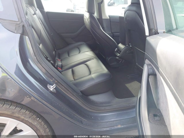 44242634 :رقم المزاد ، 5YJ3E1EA0MF031858 vin ، 2021 Tesla Model 3 Standard Range Plus Rear-wheel Drive مزاد بيع
