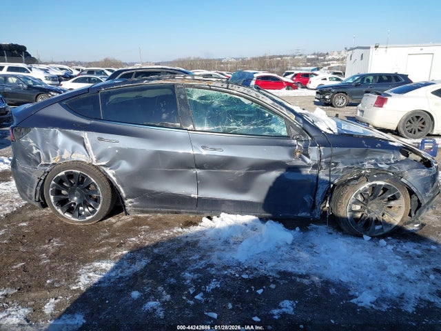 Продажа на аукционе авто 2023 Tesla Model Y Awd/long Range Dual Motor All-wheel Drive, vin: 7SAYGDEE1PF826977, номер лота: 44242686