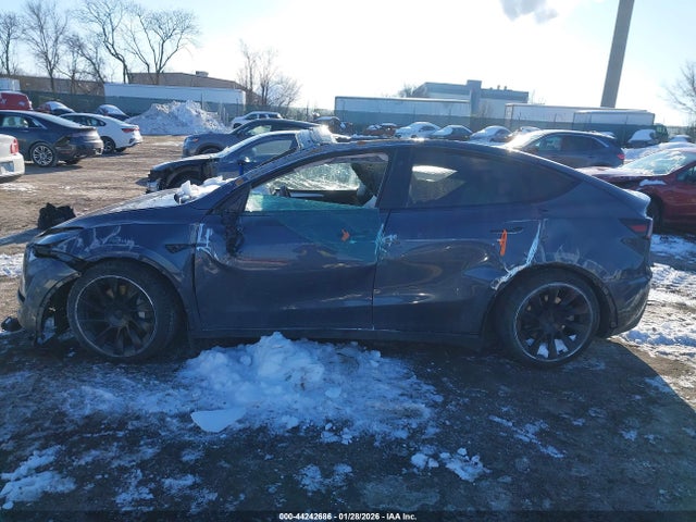 Продажа на аукционе авто 2023 Tesla Model Y Awd/long Range Dual Motor All-wheel Drive, vin: 7SAYGDEE1PF826977, номер лота: 44242686