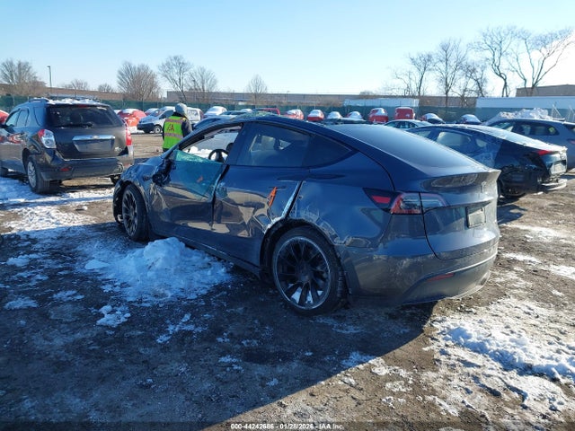 2023 TESLA MODEL Y 7SAYGDEE1PF826977 Photo 2