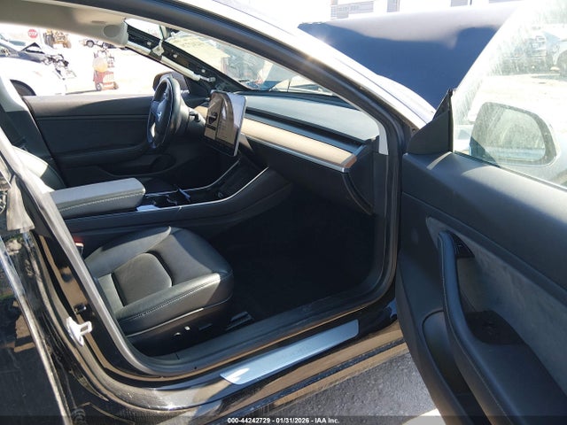 2019 TESLA MODEL 3 5YJ3E1EA2KF399293 Photo 4