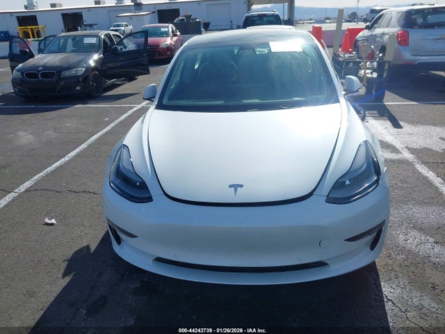 44242739 :رقم المزاد ، 5YJ3E1EA0NF310728 vin ، 2022 Tesla Model 3 Rear-wheel Drive مزاد بيع