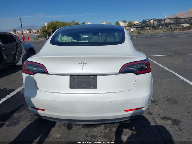44242739 :رقم المزاد ، 5YJ3E1EA0NF310728 vin ، 2022 Tesla Model 3 Rear-wheel Drive مزاد بيع