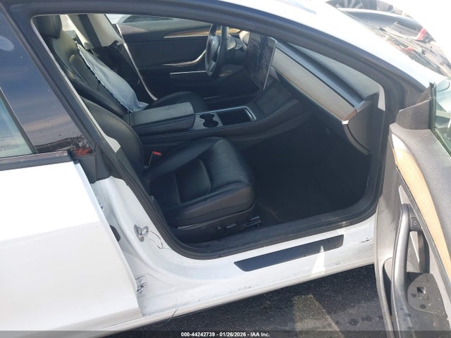 44242739 :رقم المزاد ، 5YJ3E1EA0NF310728 vin ، 2022 Tesla Model 3 Rear-wheel Drive مزاد بيع