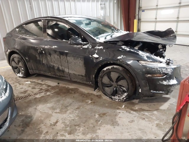 2026 TESLA MODEL Y 7SAYGDEE2TF449912 Photo 0