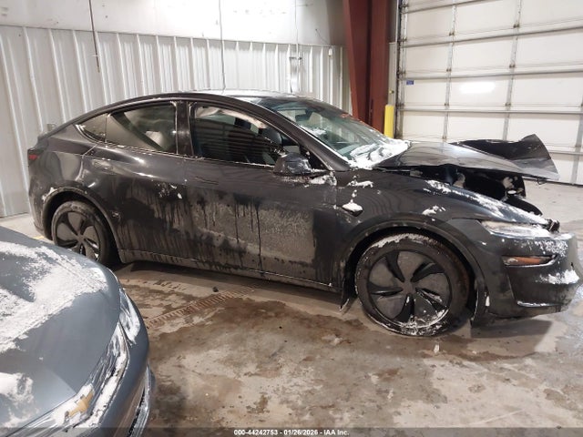 Tesla Model Y 2026 7SAYGDEE2TF449912 Image 12
