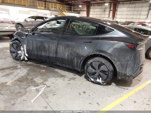 2026 TESLA MODEL Y 7SAYGDEE2TF449912 Photo 2