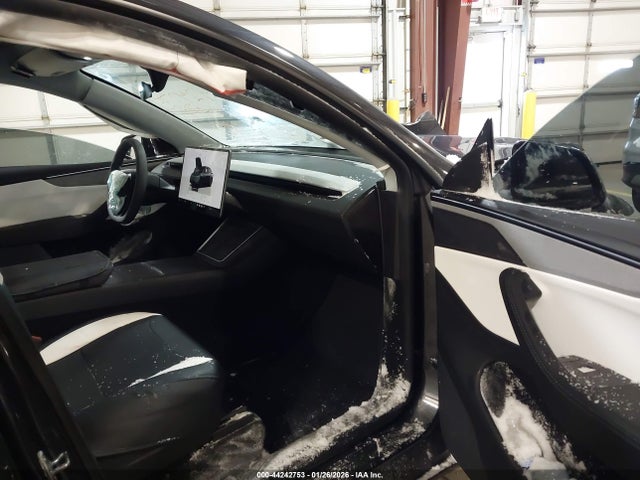 2026 TESLA MODEL Y 7SAYGDEE2TF449912 Photo 4