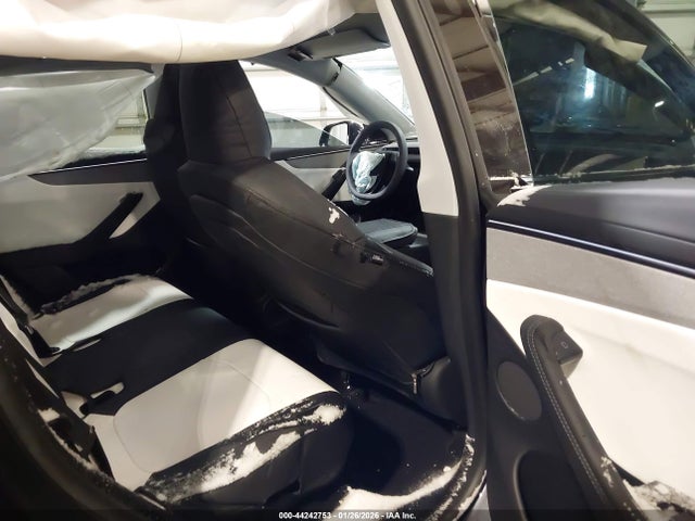 2026 TESLA MODEL Y 7SAYGDEE2TF449912 Photo 7