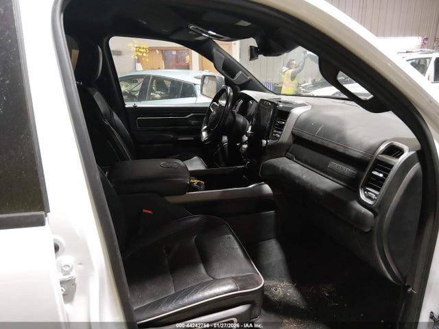 44242756 :رقم المزاد ، 1C6SRFRT1NN226841 vin ، 2022 Ram 1500 Laramie  4x4 6'4 Box مزاد بيع