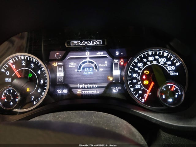 44242756 :رقم المزاد ، 1C6SRFRT1NN226841 vin ، 2022 Ram 1500 Laramie  4x4 6'4 Box مزاد بيع