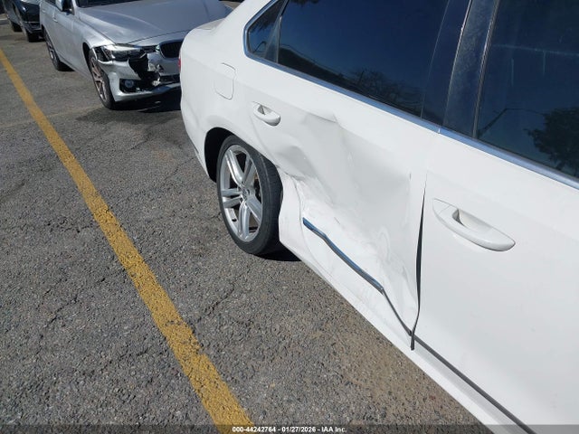 Продаж на аукціоні авто 2014 Volkswagen Passat 2.0l Tdi Sel Premium, vin: 1VWCN7A31EC118979, номер лоту: 44242764