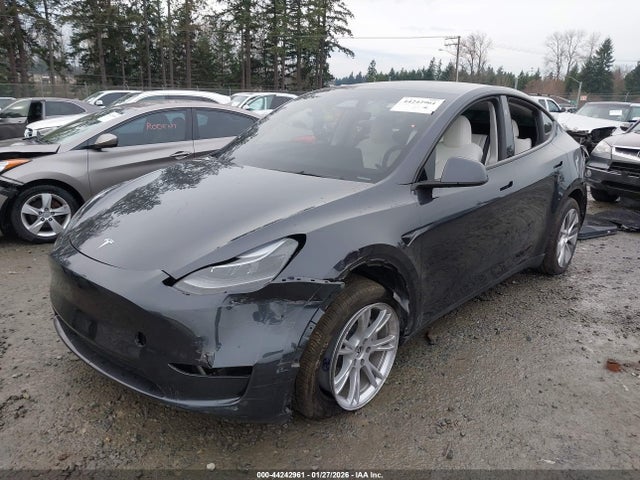 2024 TESLA MODEL Y 7SAYGDEE0RF085188 Photo 1