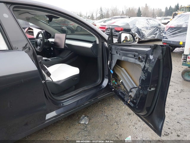 2024 TESLA MODEL Y 7SAYGDEE0RF085188 Photo 4