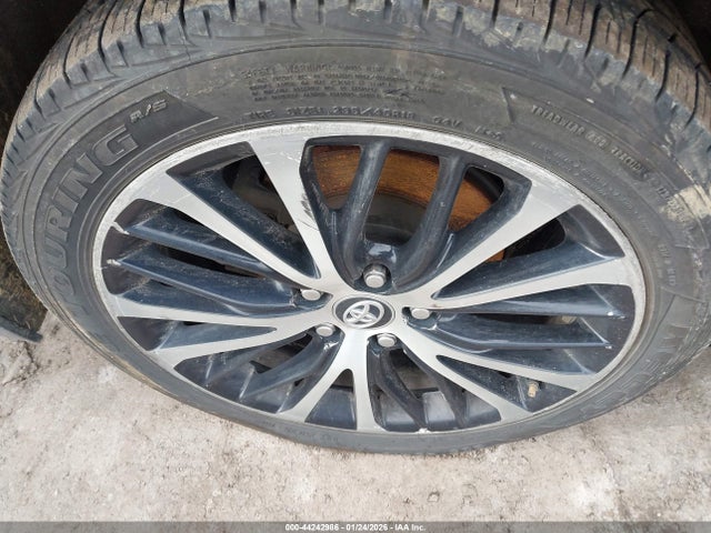 4T1B11HK0KU245762 Toyota CAMRY SE