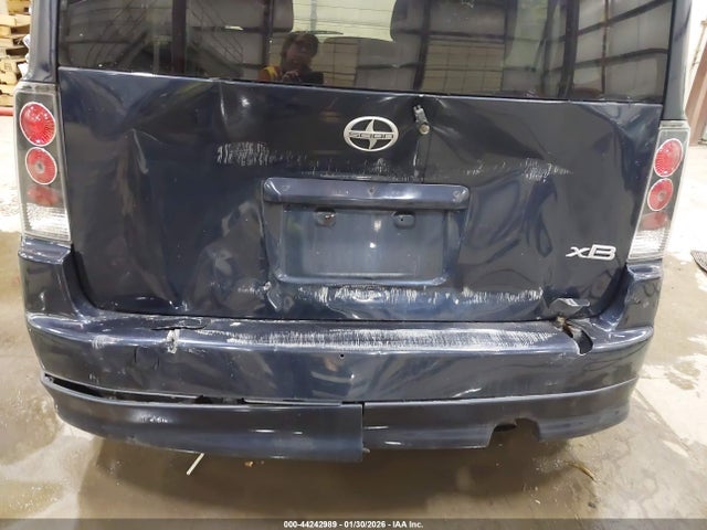 44242989 :رقم المزاد ، JTLKT324554022369 vin ، 2005 Scion Xb مزاد بيع