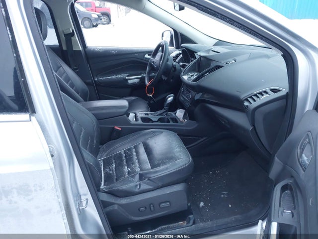 1FMCU9J95JUC49516 Ford Escape Titanium