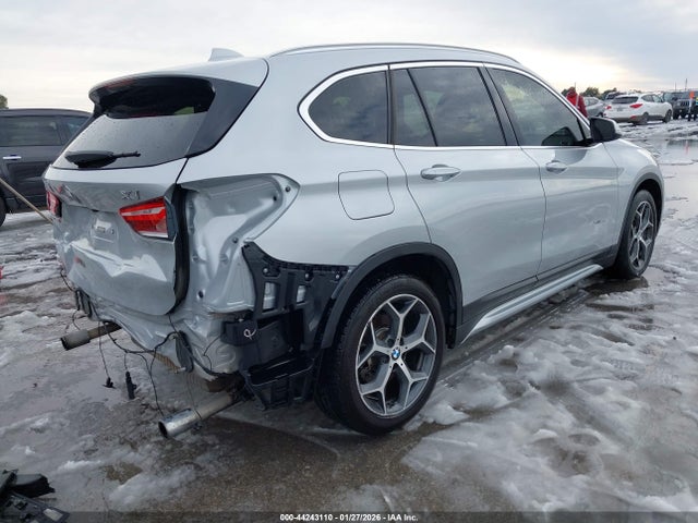 2016 BMW X1 WBXHT3C36G5F64885 Photo 3