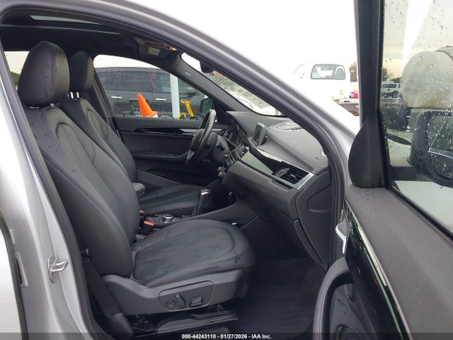 2016 BMW X1 WBXHT3C36G5F64885 Photo 4