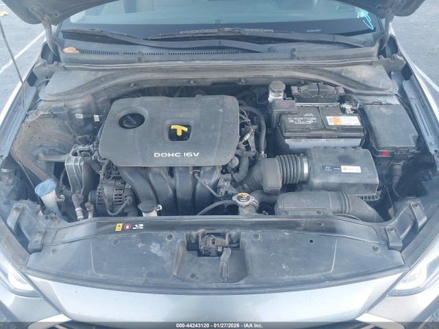 5NPD84LFXJH305916 Hyundai ELANTRA SEL