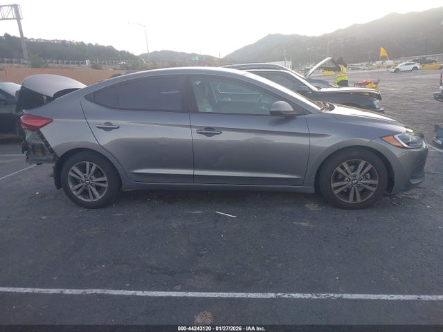 5NPD84LFXJH305916 Hyundai ELANTRA SEL