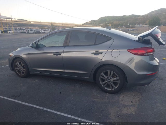 5NPD84LFXJH305916 Hyundai ELANTRA SEL